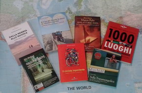 sette libri da leggere su una carta geografica